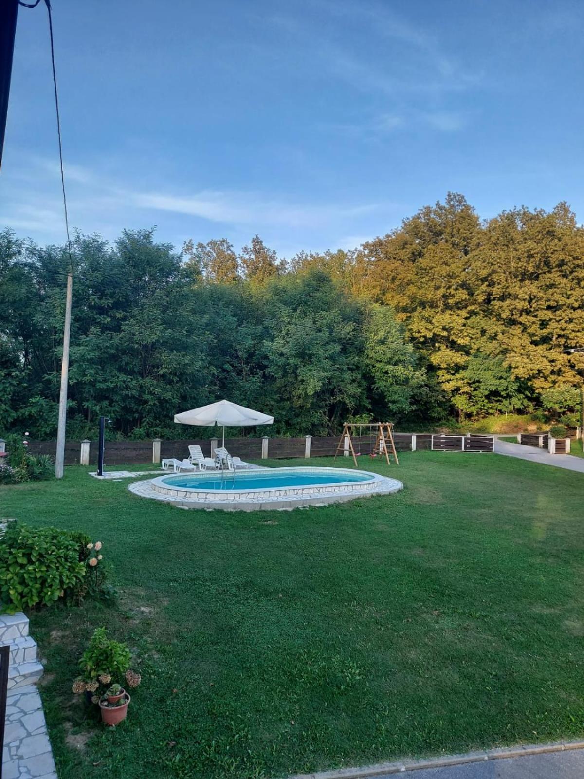 Villa Kuca Za Odmor Mazuran Karlovac Esterno foto